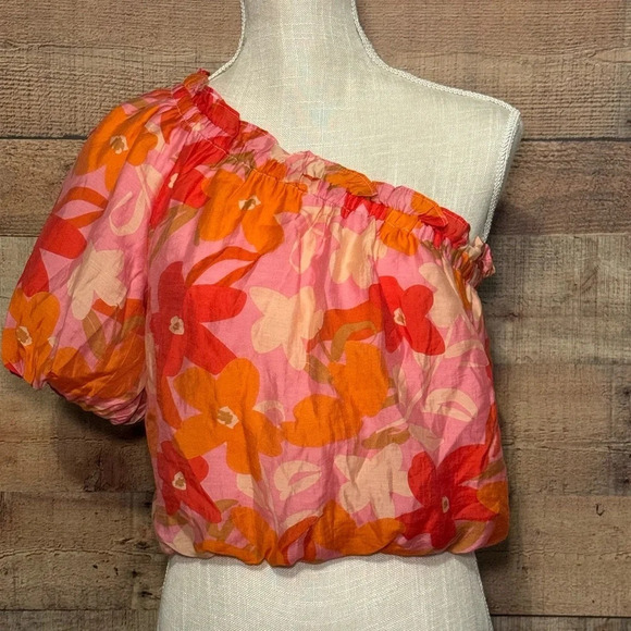 Astr Tops - ASTR the Label Atlanta Top in Pink Red Multi Floral Women's size Small